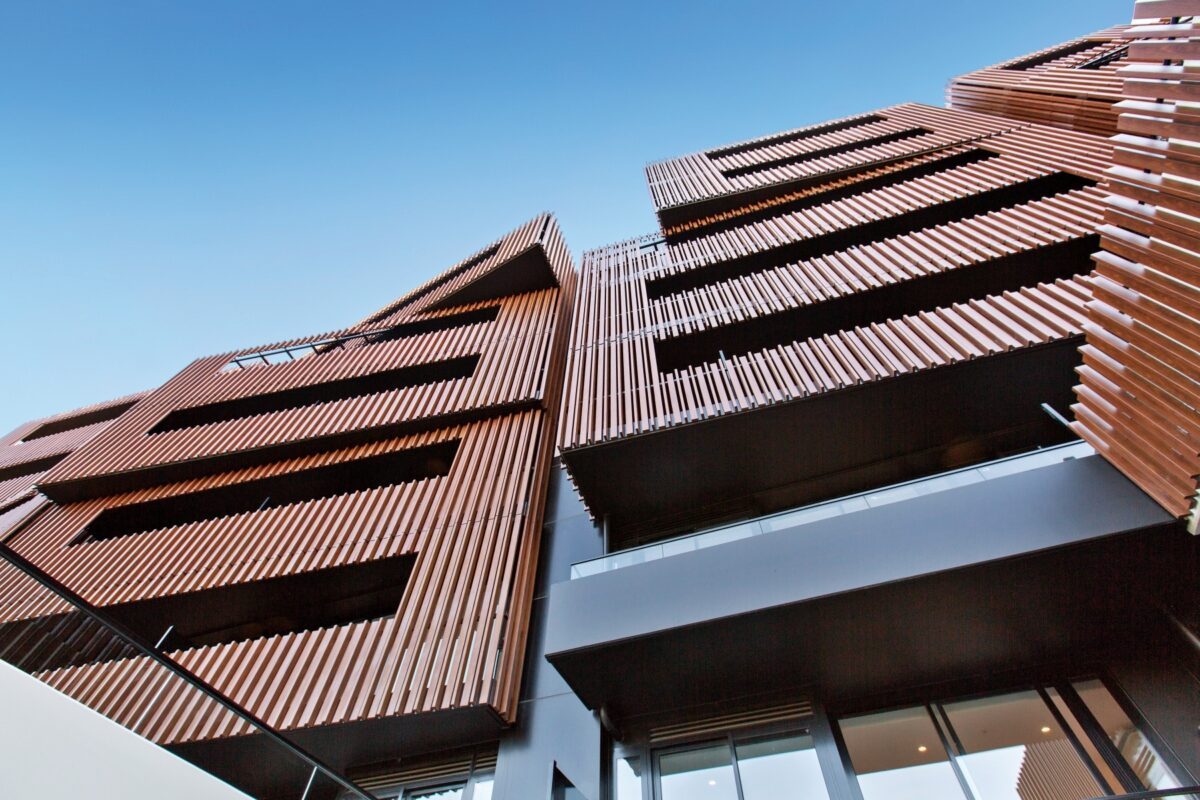 Lam chắn nắng gỗ nhựa hình hộp