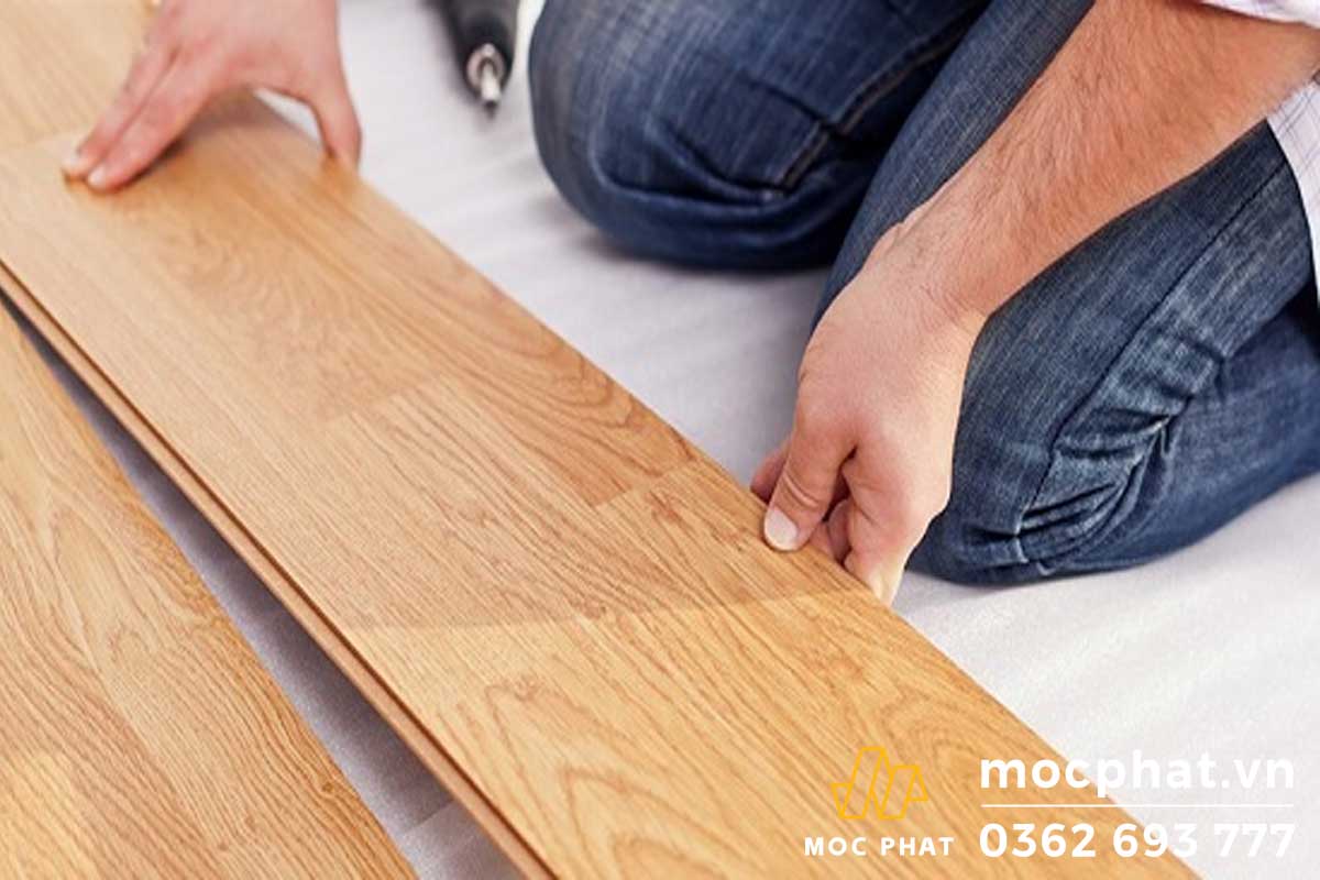 Sàn gỗ tự nhiên có giá thành cao hơn so với gỗ công nghiệp