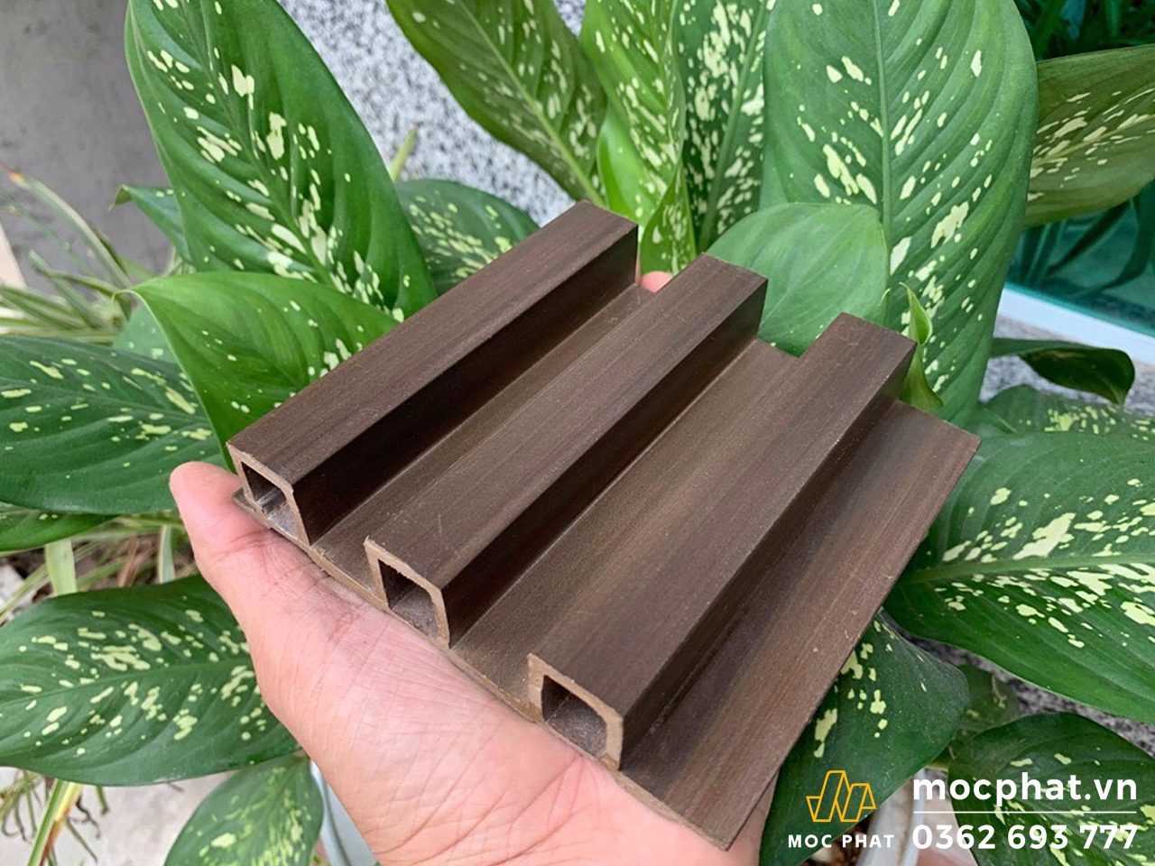 lam nhựa giả gỗ ốp tường