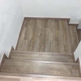 Cầu thang gỗ công nghiệp