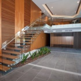 Cầu thang gỗ công nghiệp