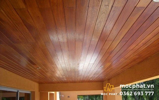 Trần nhà bằng tấm pallet gỗ thông