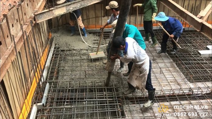 Đổ bê tông bằng bơm cần giúp tiết kiệm sức lực của công nhân