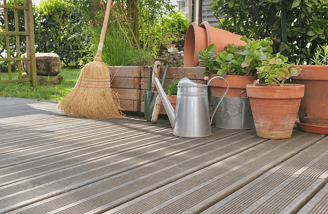 Cần vệ sinh và bảo dưỡng thường xuyên sàn gỗ tự nhiên ngoài trời